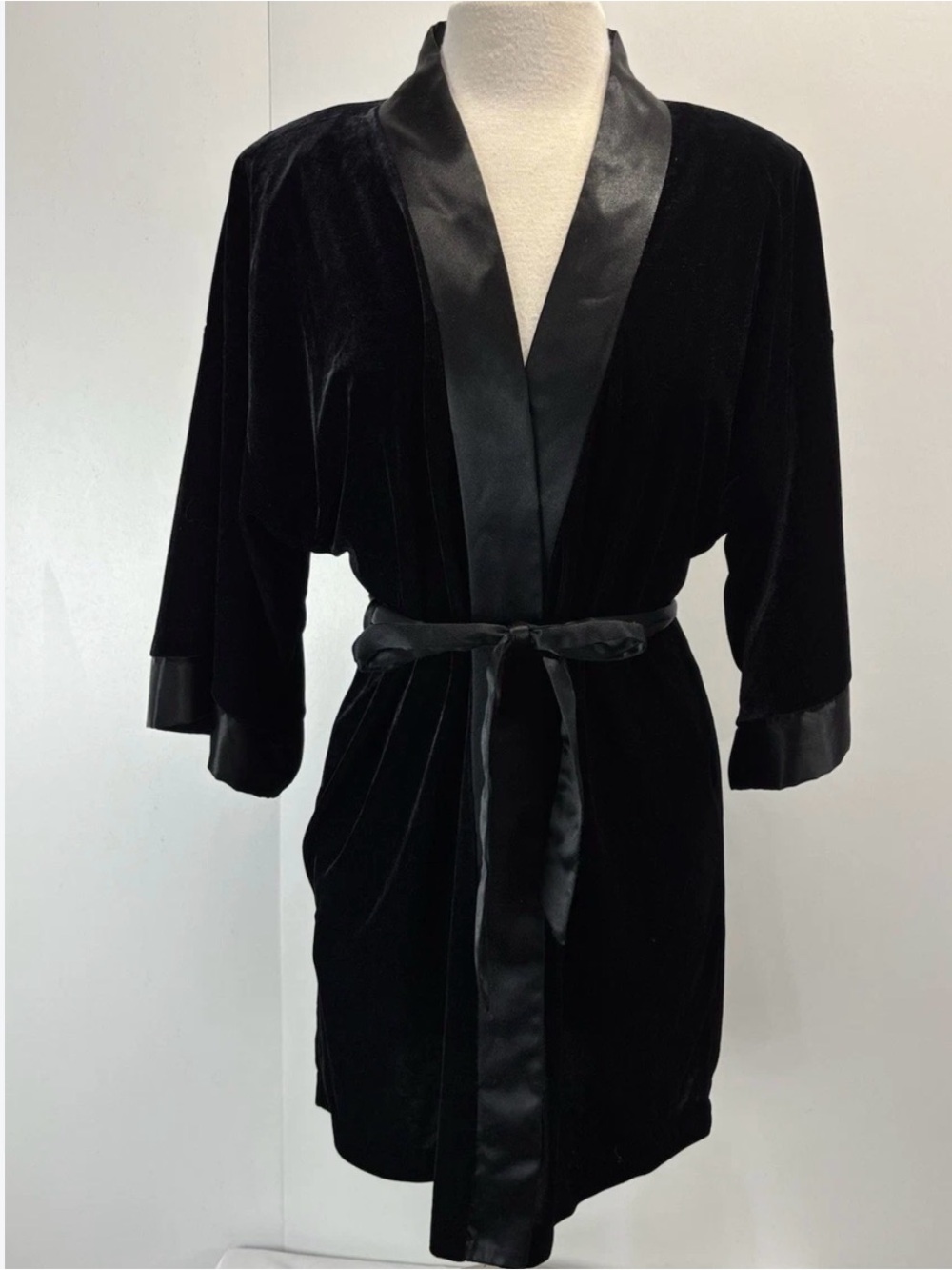 Max Studio Black Velvet Short Robe with Satin Trim